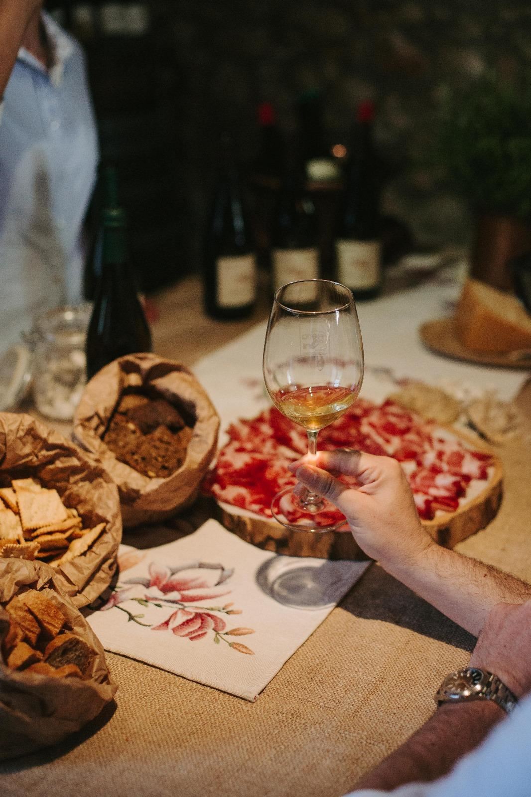Tavola apparecchiata per la degustazione